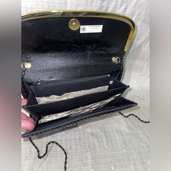 NWOT Elegant Metallic Mesh Black and Gold Shoulder Bag - Picture 3 of 7